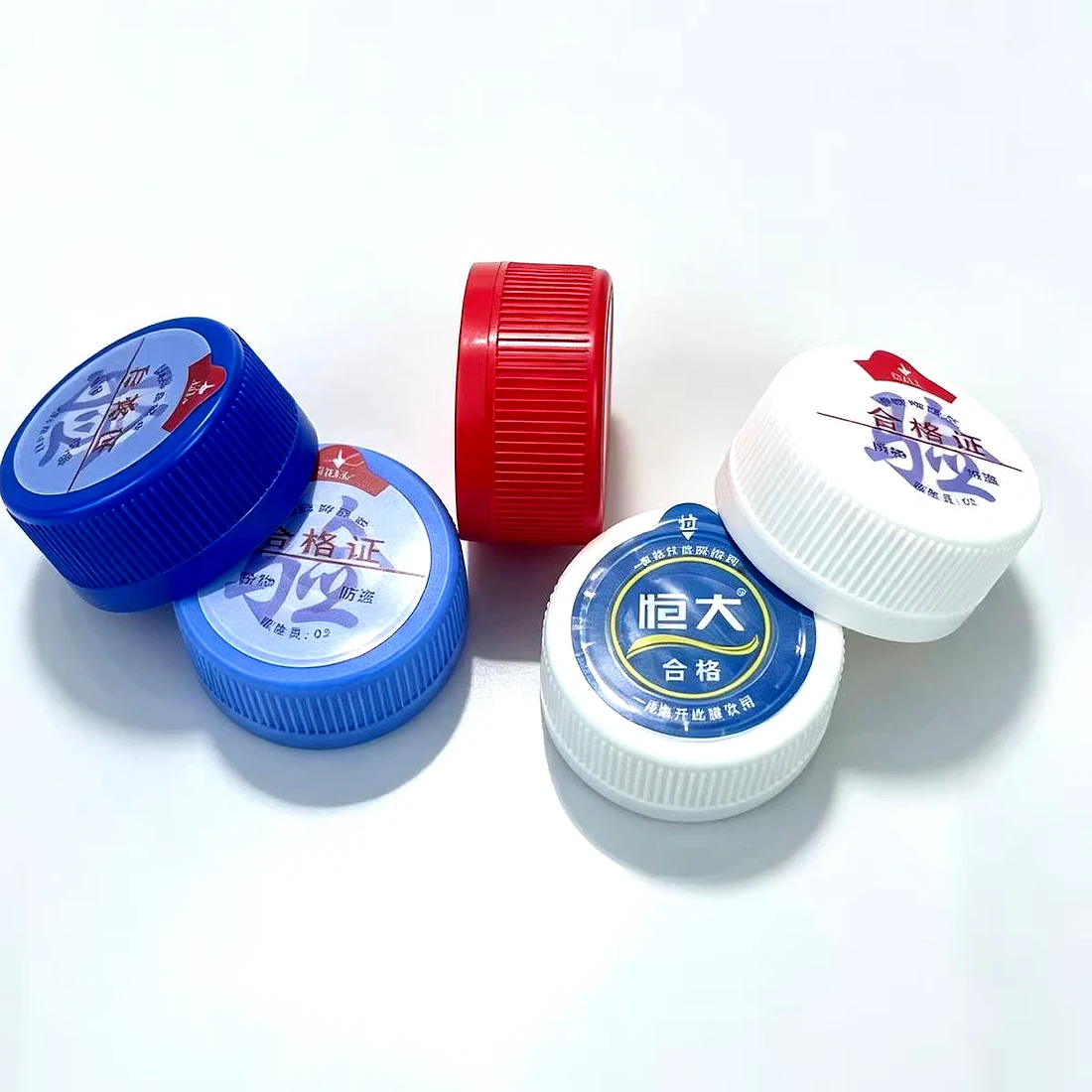 Printed screw caps for beverage bottles